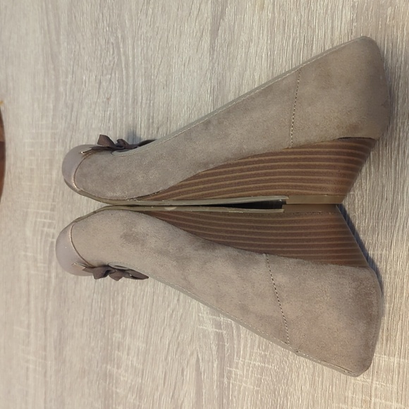 New Madden Girl Gold Beige Bow Flats - Picture 7 of 11